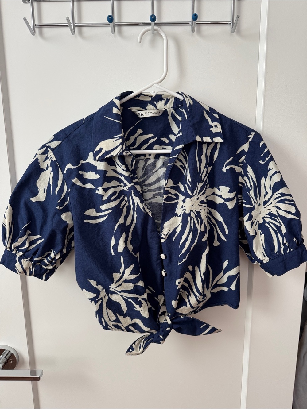 NWOT Zara Floral Tie-Front puffed sleeve cropped blouse